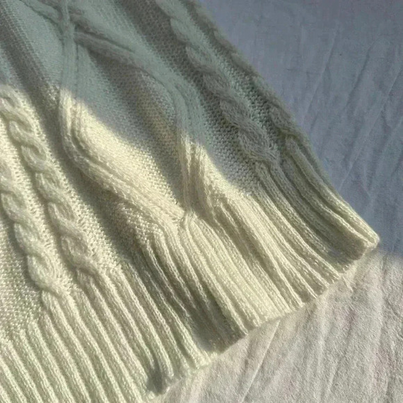 White Casual Women's Deep Round Neck Cable Knit Loose Pullover Sweater - Picture 7 of 7